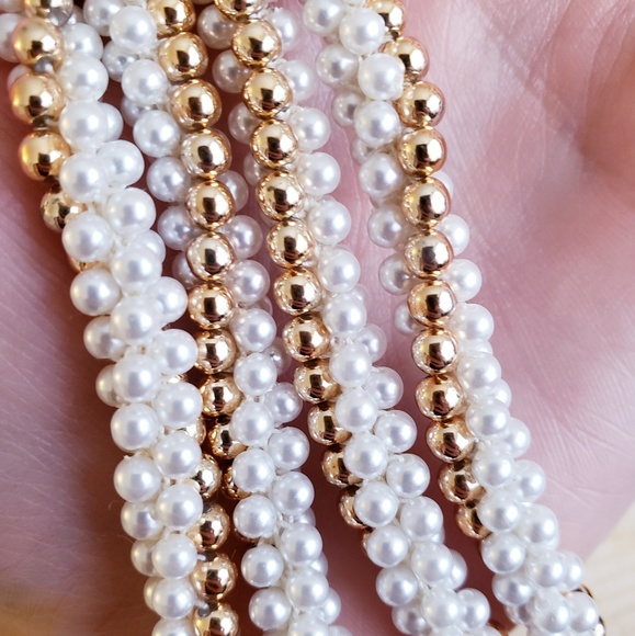 Pearl & Gold Costume Necklace - Picture 4 of 4
